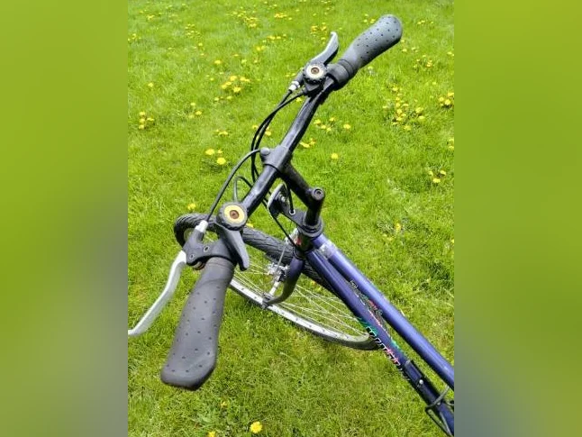 Vélo minelli de 18 vitesses avec roue de 28 pouces thumbnail 4