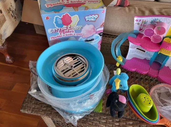 plusieurs meubles a vendre, tel table de télévision, bureau noir, cuisinière et autres. thumbnail 8