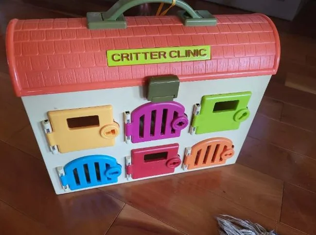 plusieurs meubles a vendre, tel table de télévision, bureau noir, cuisinière et autres. thumbnail 10