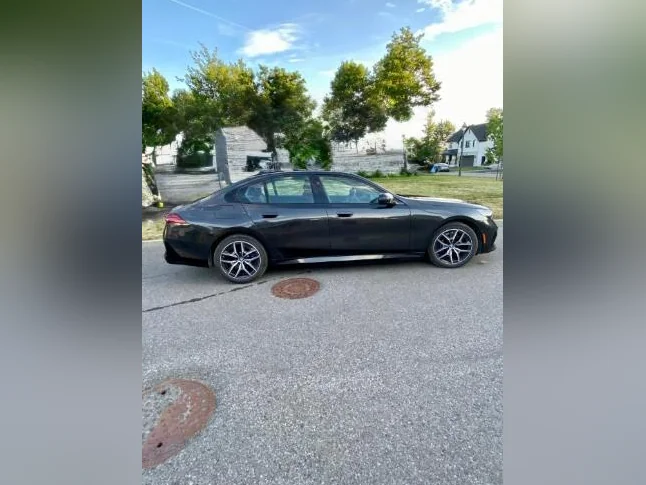 BMW i5 2025 thumbnail 2