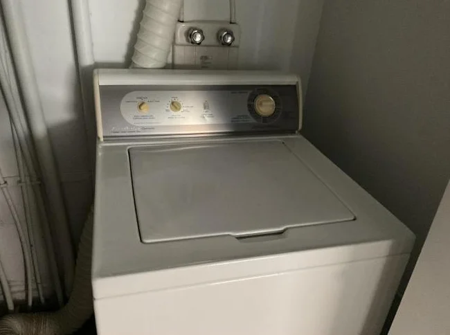 réfRigérateur Whirlpool et Laveuse Embo Design commercial thumbnail 3