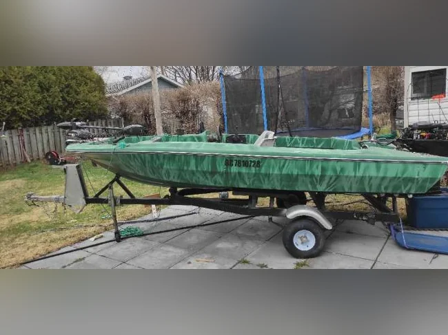 Le bateau est entièrement équipé pour la pêche thumbnail 7