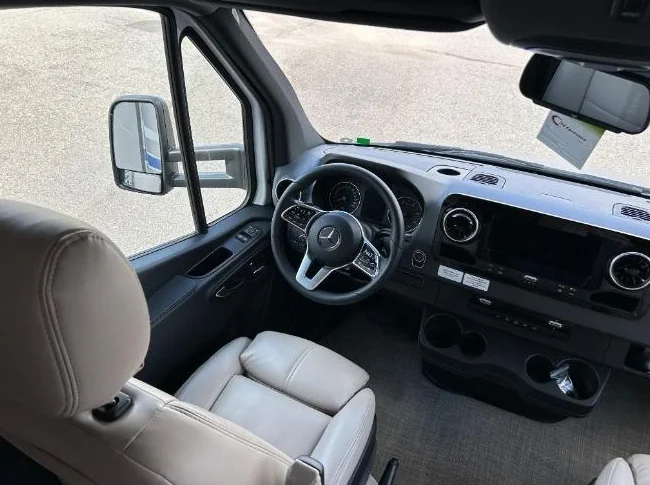 2024 Thor Motor Coach Tiburon 24FB Mercedes Benz Sprinter thumbnail 7