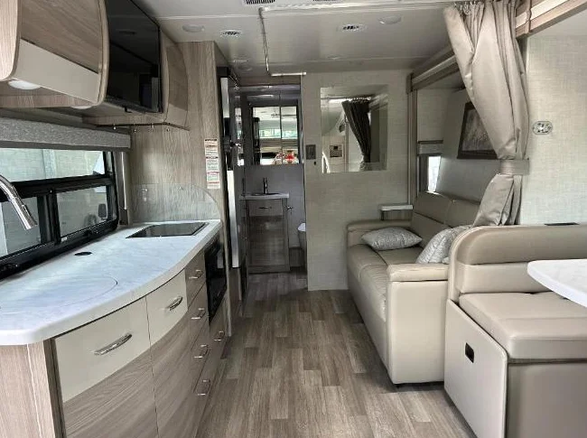 2024 Thor Motor Coach Tiburon 24FB Mercedes Benz Sprinter thumbnail 4