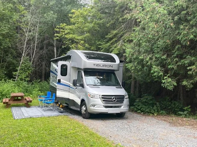 2024 Thor Motor Coach Tiburon 24FB Mercedes Benz Sprinter thumbnail 2