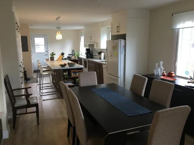 5 1/2 pcs très grand entièrement rénové Vieux Longueuil 5 electro. inclus thumbnail 3