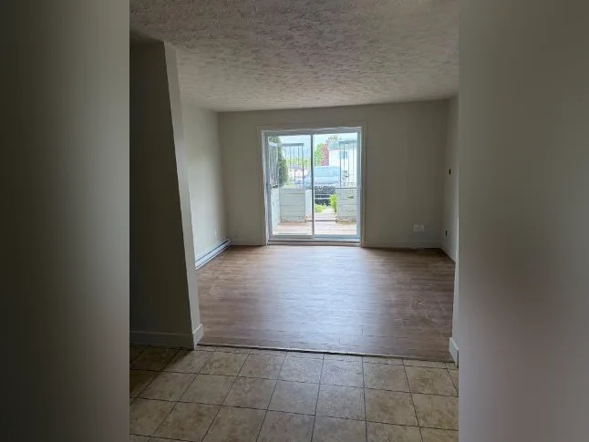 Logement 4 1/2 à louer 1050$ mois thumbnail 2