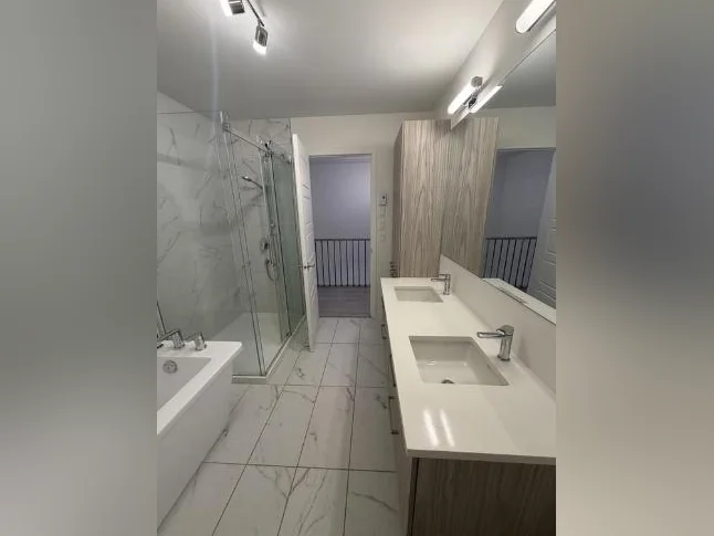 MAISON DE VILLE LUXE NEUVE À LOUER-MIRABEL ST-CANUT thumbnail 6
