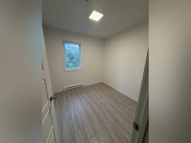 MAISON DE VILLE LUXE NEUVE À LOUER-MIRABEL ST-CANUT thumbnail 8