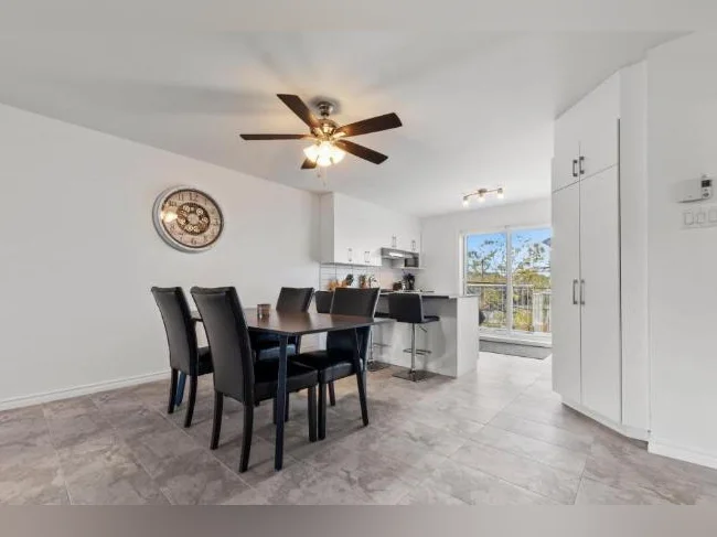 Grand logement 4 1/2 rénové à louer Laval