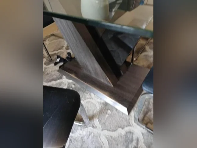 tres belle table avec 4 chaises thumbnail 4
