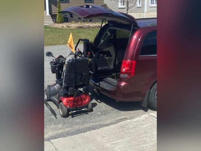 2017 DODGE GRAND CARAVAN /AUTO/ CUIR/SIEGE CONDUCTEUR ÉLECTRIQUE/BLUETOOH thumbnail 6