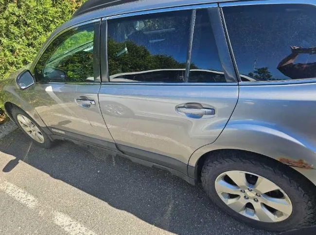 Subaru outback 2010 thumbnail 2