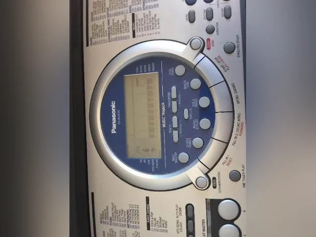 Clavier électronique Panasonic SX-KC600 avec banc (usagé/comme neuf) thumbnail 4