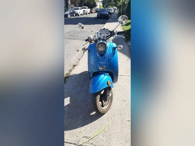 Scooter 2 places Solista thumbnail 3