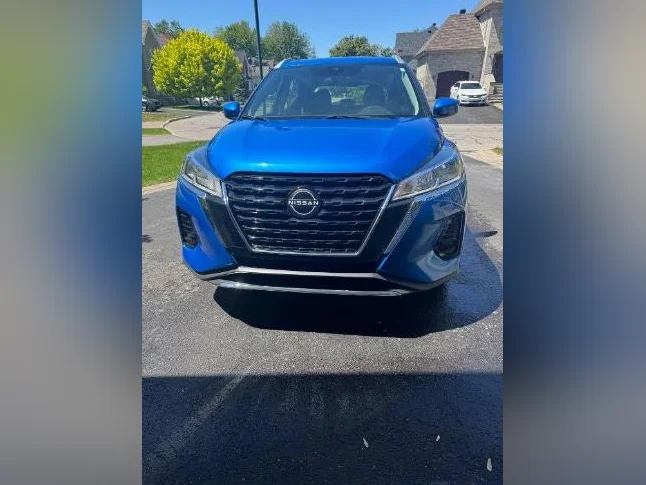 Nissan Kicks SV 2022 thumbnail 2