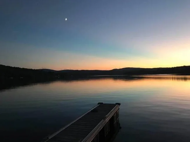 Le luxe du chalet, la liberté du camping — Clé en main au Lac William