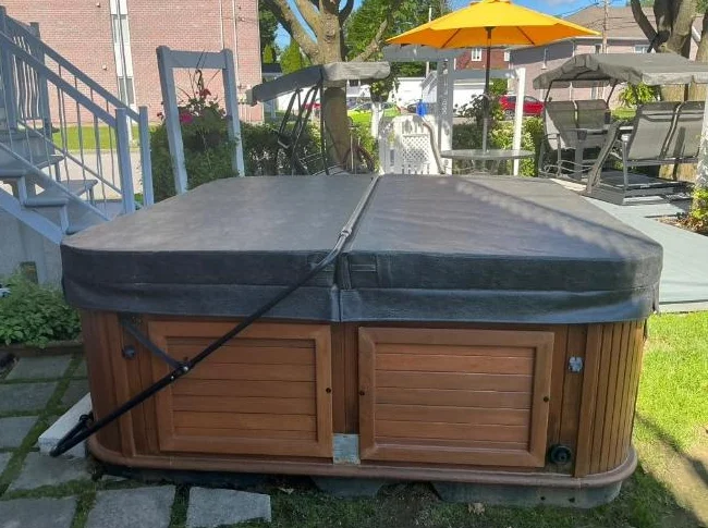 Spas ,couvercle de spas 86'' x 86 '', ( isolant 5'' et jupette 4'' )