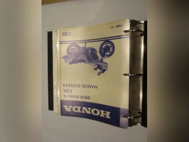 Honda CBX Items , outils, magazines et plus thumbnail 3