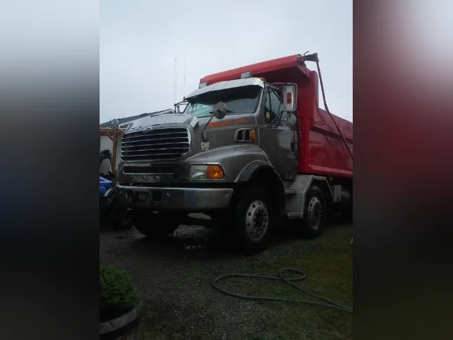 A VENDRE-CAMION DOMPER FORD 12 ROUES 1998-TRES BON ETAT.
