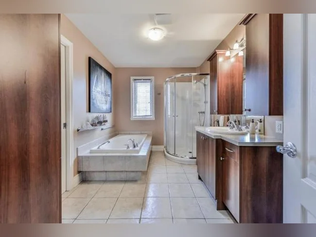 🏡 6½ à louer — Piscine creusée | Électros inclus | Animaux acceptés thumbnail 5
