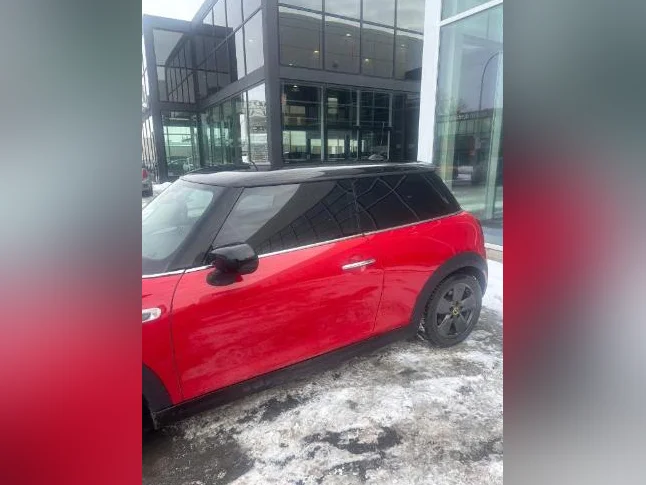 MINI Cooper SE 3 Door thumbnail 2