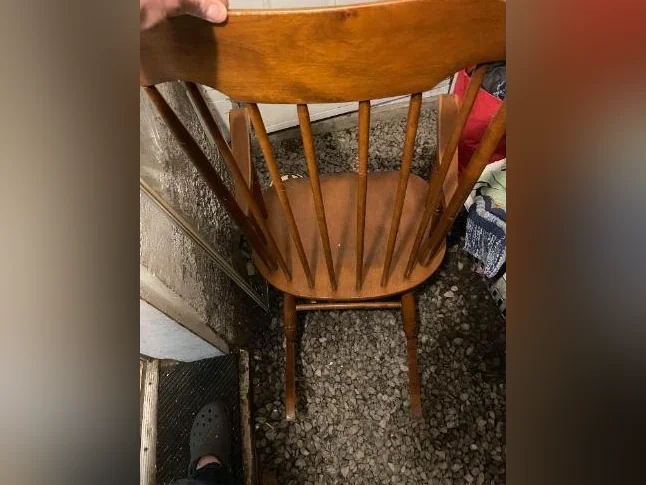 Chaise berçante bois thumbnail 2