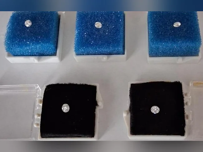 Lot d'une centaine de diamants naturels rond, peut être vendu à l'unité