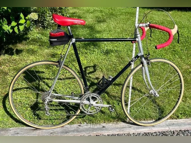 Vélo vintage modèle Tour de France 1984, cadre Vitus 979