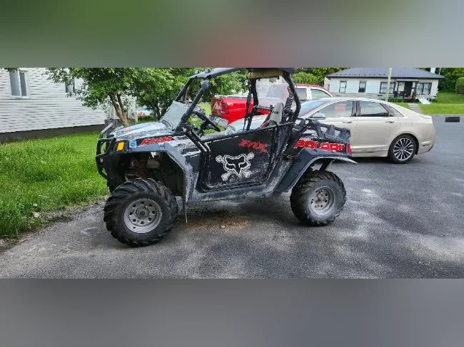 côte à côte Polaris rzr 800 2012 (moteur hors-service)