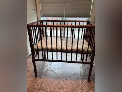 Petite bassinette/couchette/lit pour bébé avec matelas