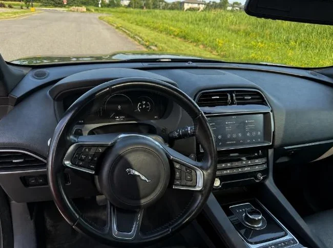 Jaguar 2028 25T Premium thumbnail 9