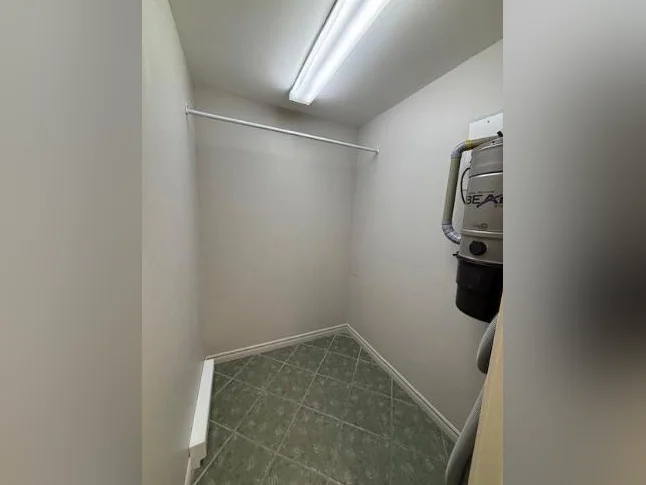 ST-SAUVEUR. grand logement, rez de jardin thumbnail 10
