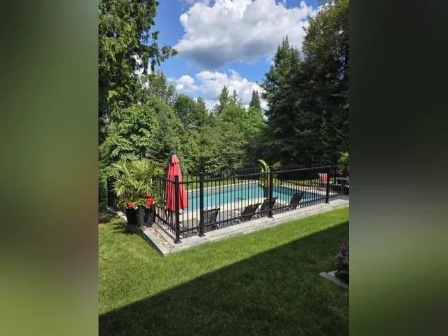ST-SAUVEUR. grand logement, rez de jardin thumbnail 4