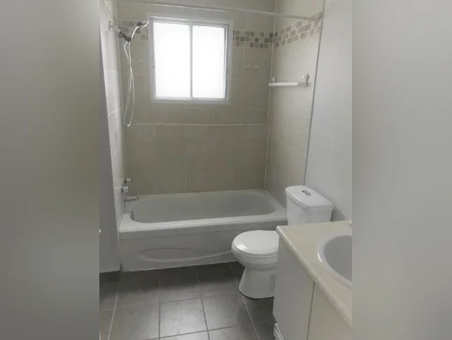 4 ½ Beau logement à louer derrière Galerie Terrebonne à 1230$ libre immédiatement thumbnail 8