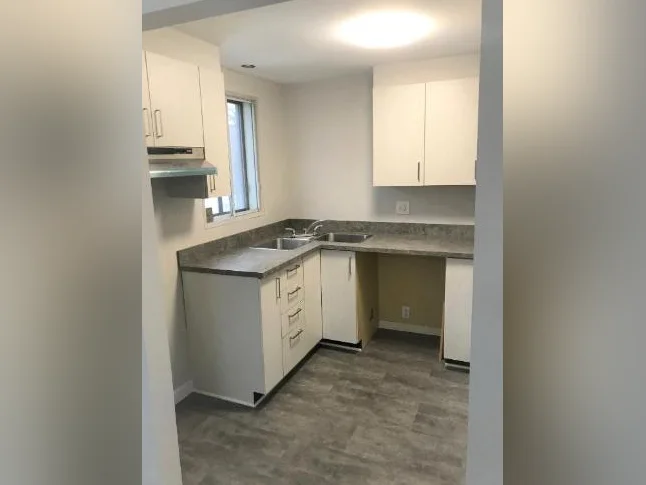 4 ½ Beau logement à louer derrière Galerie Terrebonne à 1230$ libre immédiatement thumbnail 5