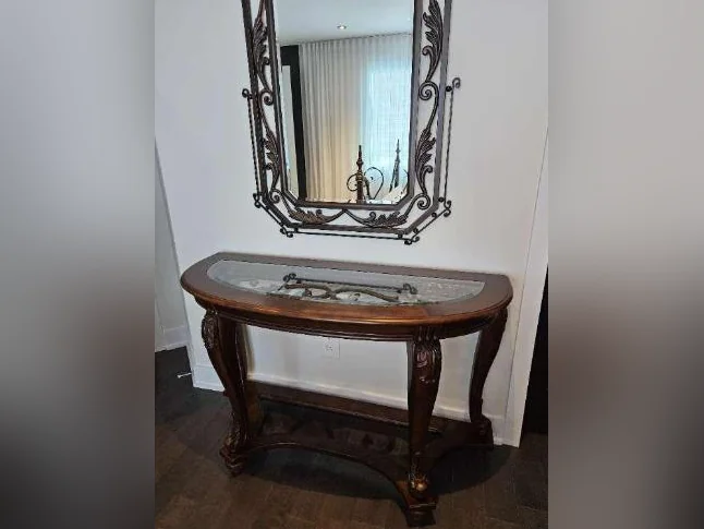 Table Ovale  325$  et  Miroir en fer forgé 100$ thumbnail 2