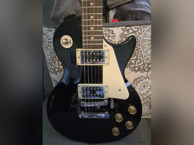 Guitare Electrique de bonne Qualiter thumbnail 2