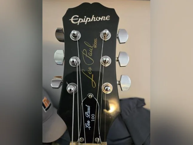 Guitare Electrique de bonne Qualiter thumbnail 3