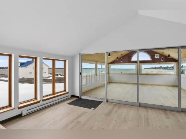 Maison bord de l'eau thumbnail 2