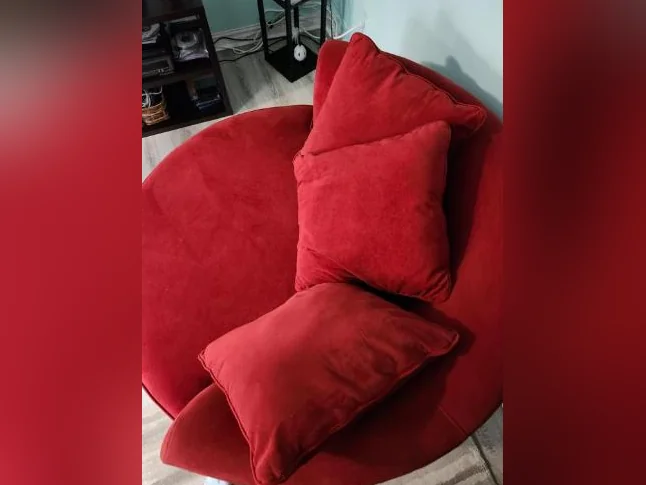 Fauteuil rond rouge thumbnail 2