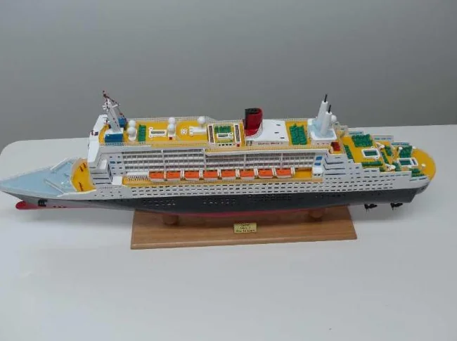 Maquette de Bateau Queen Mary 2