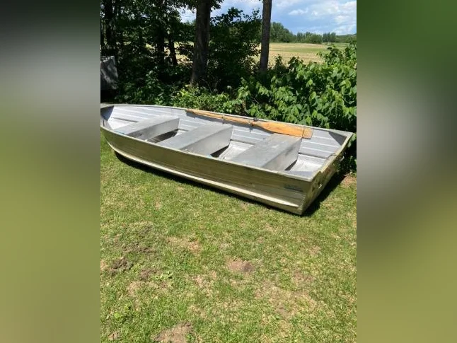 Chaloupe 12' alu et moteur Yamaha 2.5HP thumbnail 3