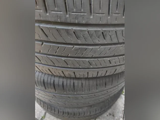 215-55R17x4 pneus été Nexen. Très bon état. thumbnail 3