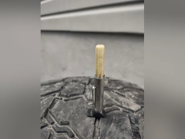 LT 245-70R17x4 pneus été Nokian Rockproof pour dépanner. 2 pneus plus usés! Voir photos! thumbnail 9