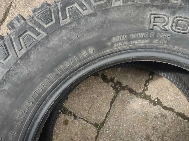 LT 245-70R17x4 pneus été Nokian Rockproof pour dépanner. 2 pneus plus usés! Voir photos! thumbnail 7