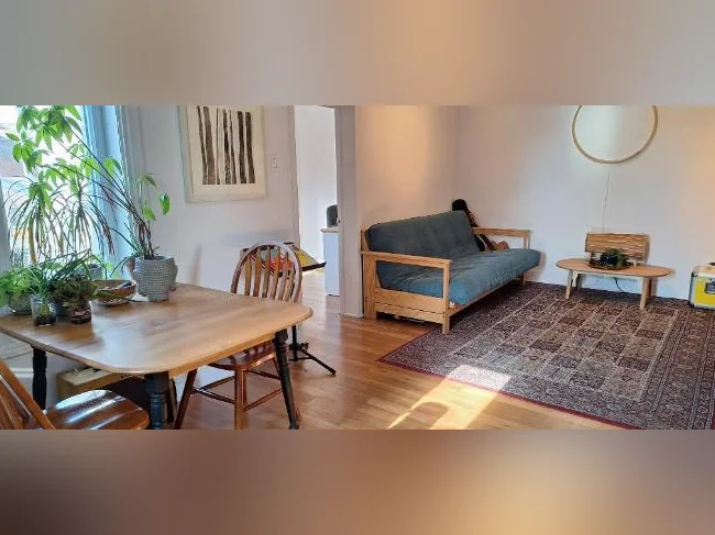 Beau et ensoleillé 4 1/2 rue tranquille 2 chambres à coucher