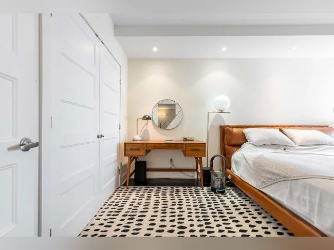 Splendid modern style condo Berri Uqam 2490/m thumbnail 2