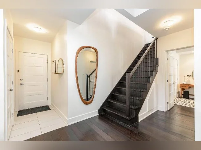 Splendid modern style condo Berri Uqam 2490/m thumbnail 4