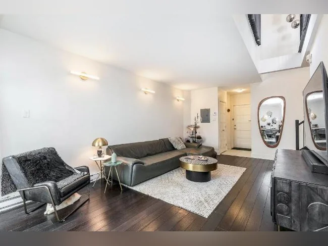 Splendid modern style condo Berri Uqam 2490/m thumbnail 6